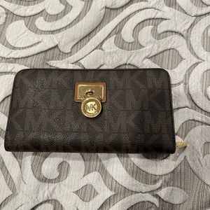 Brown leather Michael kors authentic wallet